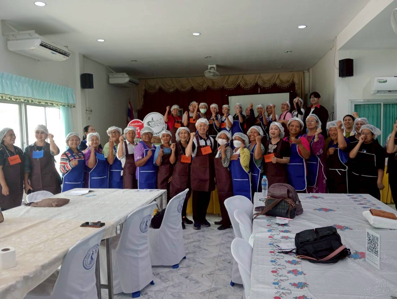 ภาพกิจกรรม... อบรมการสอนงาน "ชงอาชีพ สร้างรายได้"